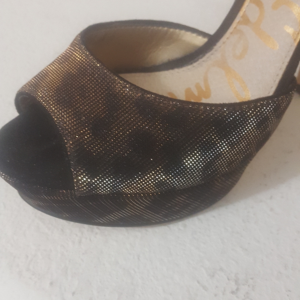 Shoes/Heels - Picture 3 of 4